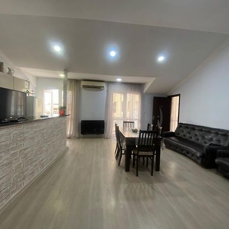 Apartment On Luka Asatiani 2 Batumi Esterno foto